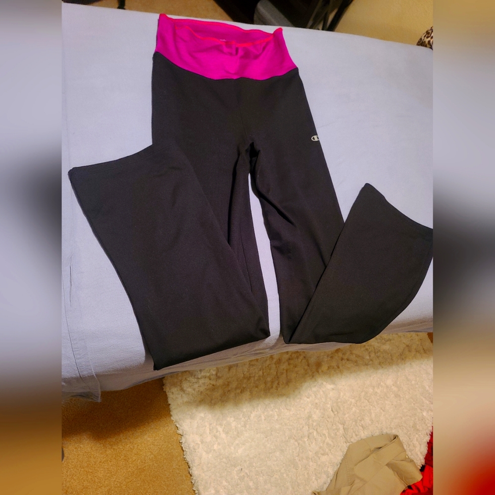 Champion work out pant and top.